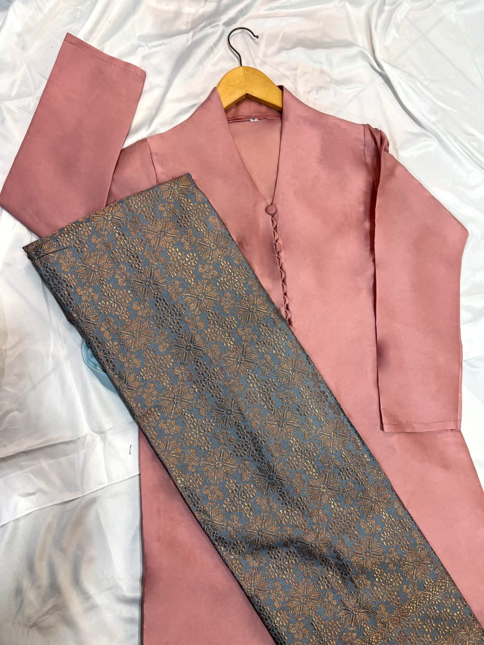 Kebaya moderne 🇮🇩 Habit traditionnelle